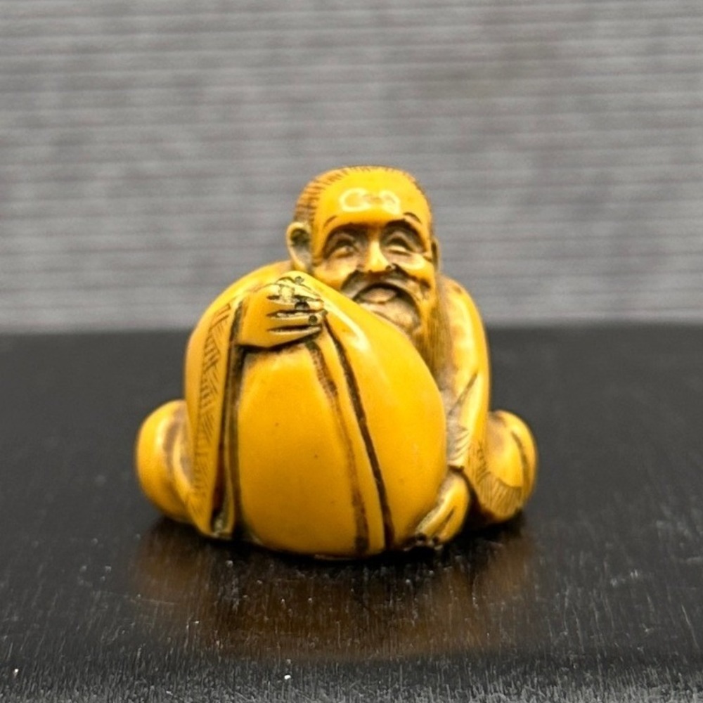 Vintage Signed Japanese Boxwood Netsuke‎ Carved Man with Bag Miniature Figurine